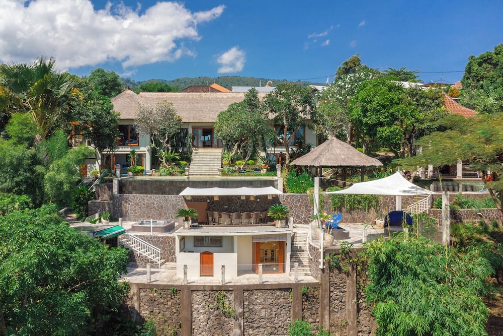 Bougainville Hill Villa