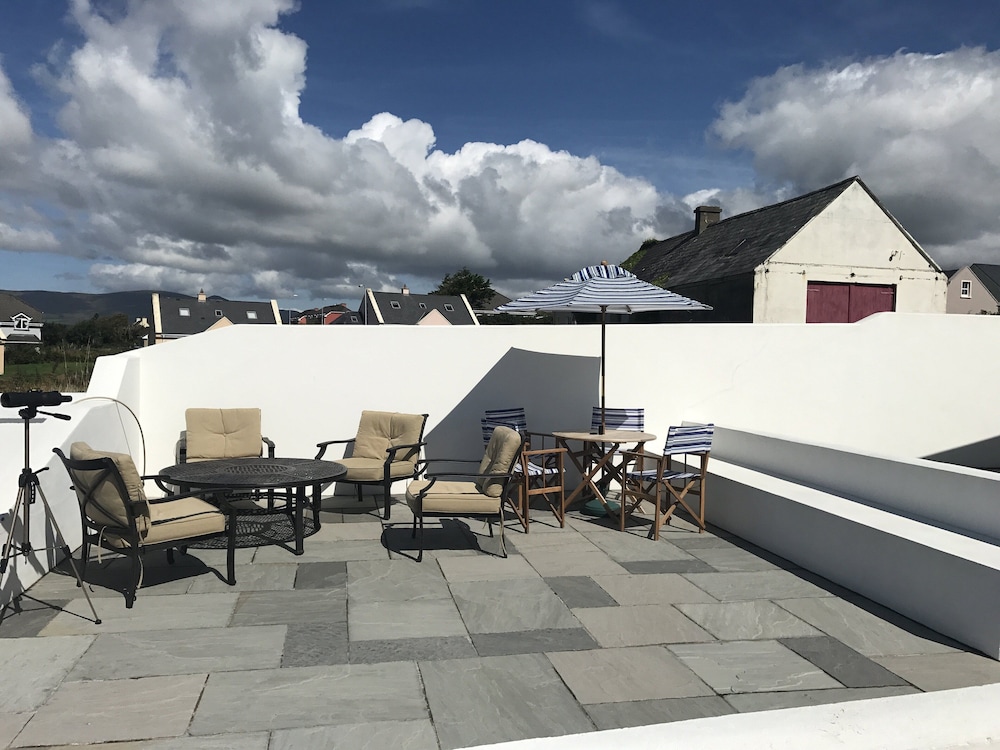 Family Beach House Located Within a Short Stroll of Waterville