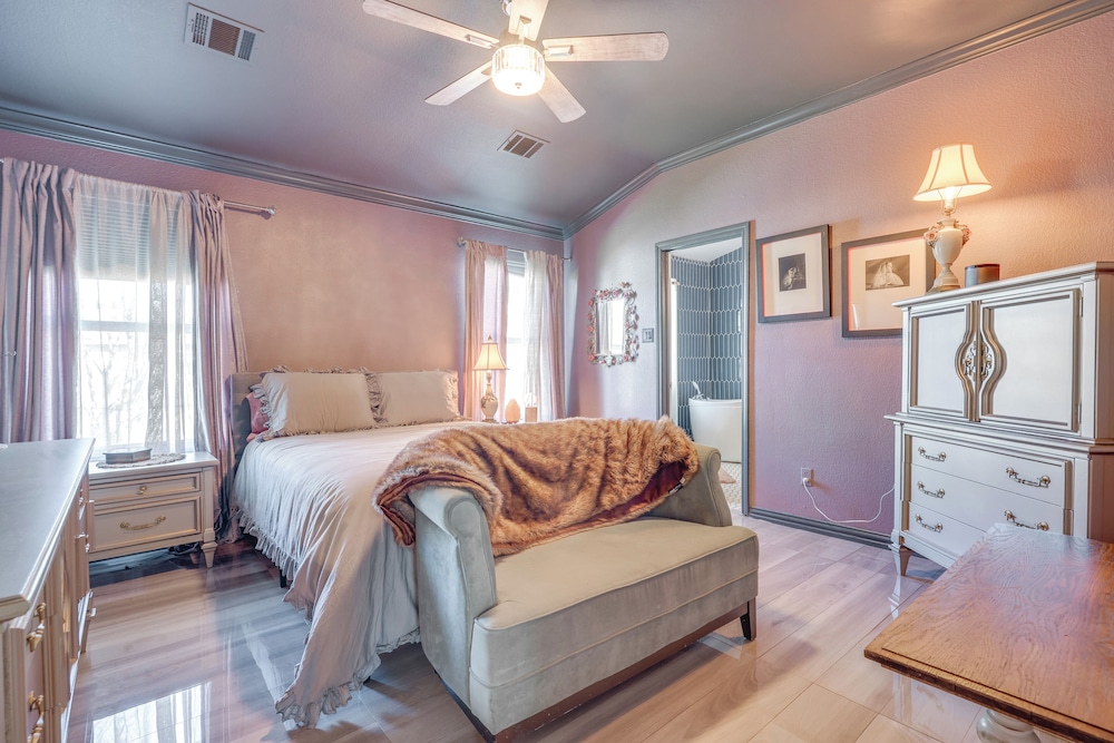 Dog-friendly Retreat w/ Yard, 22 Mi to Dtwn Austin