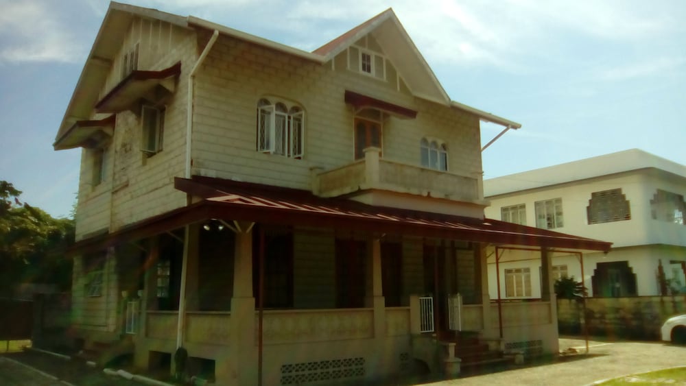 Robert's Guesthouse