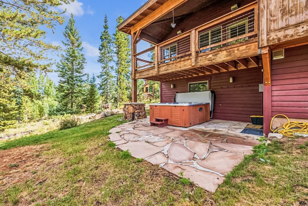 Little Bear Lodge 4 Bedroom Home