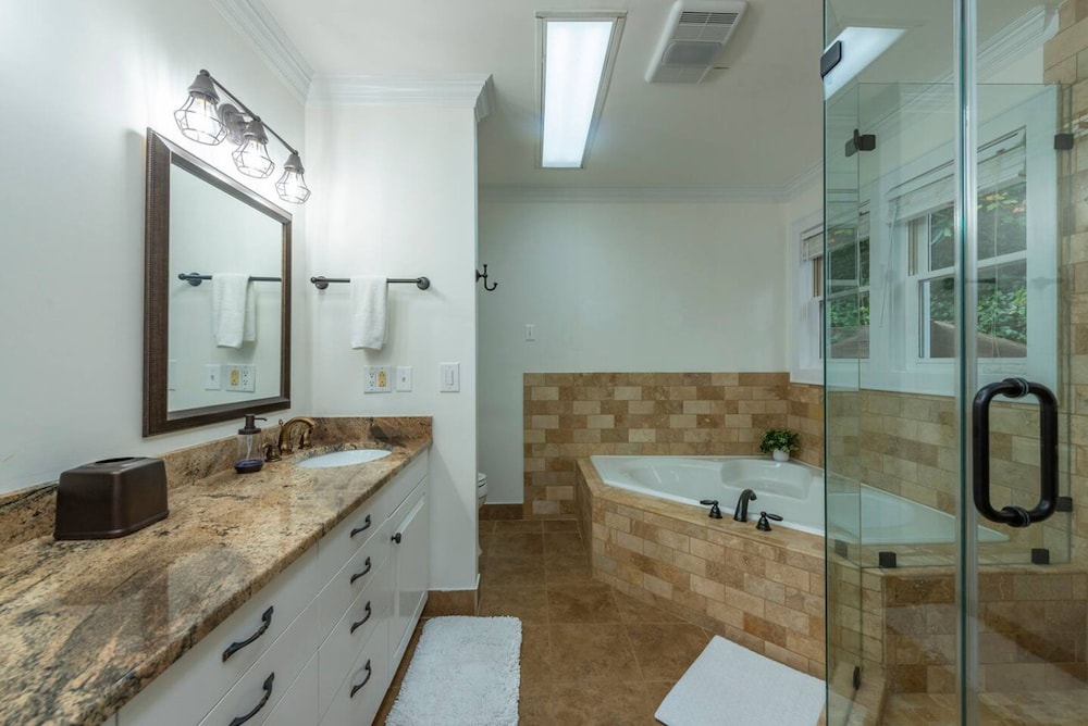 Riverfront Sanctuary Your Mountain Getaway