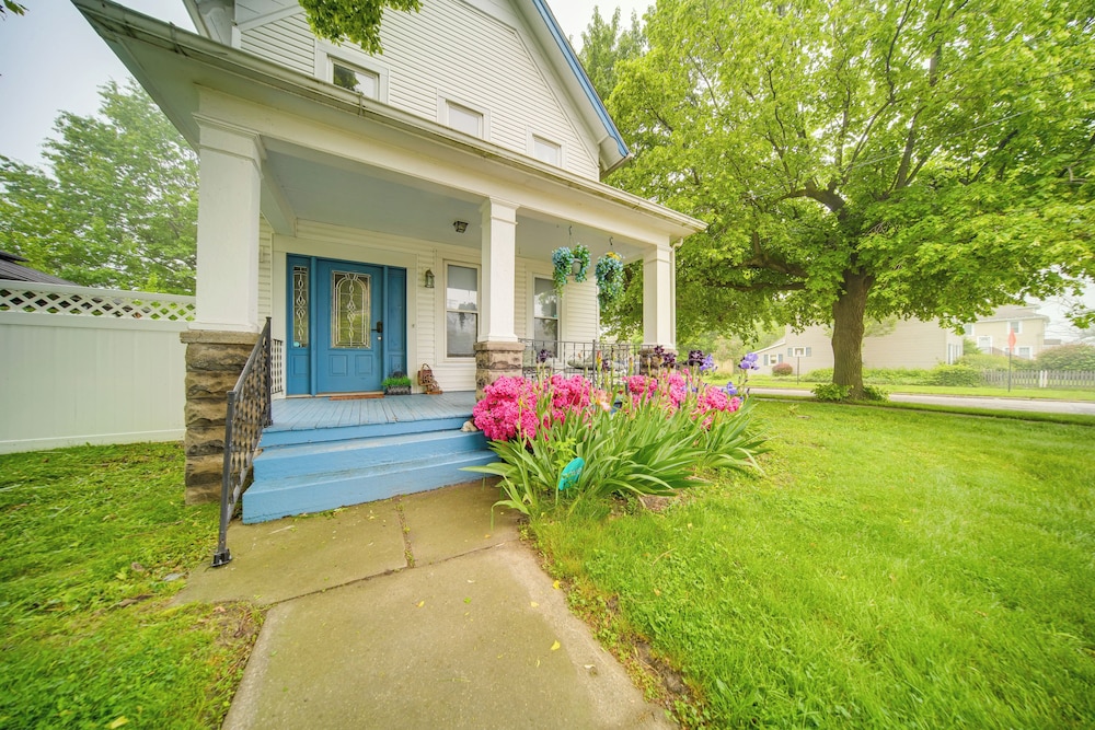 1 Block to Bridge Street: Lake Erie Vacation Home! view 5