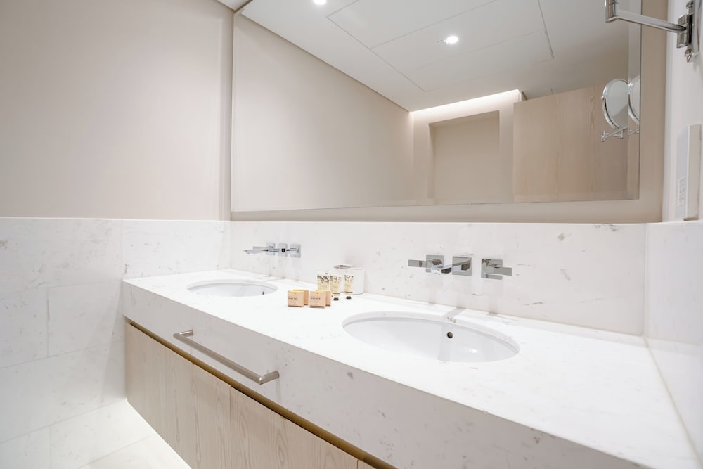 PVH - Inviting Studio - Palm Tower