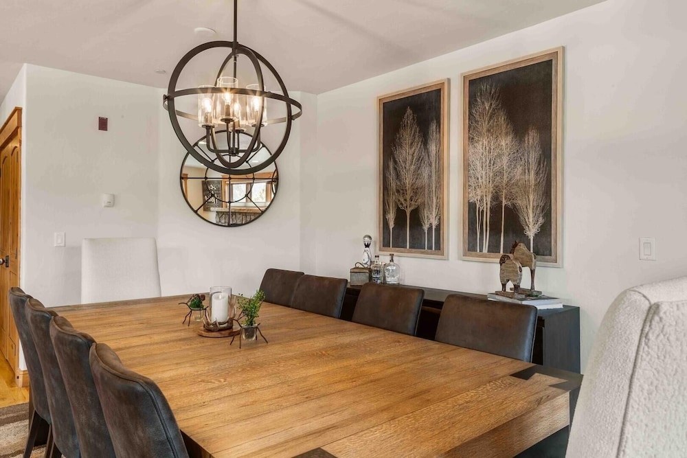 Mount Victoria Lodge #d 3 Bedroom Condo by RedAwning