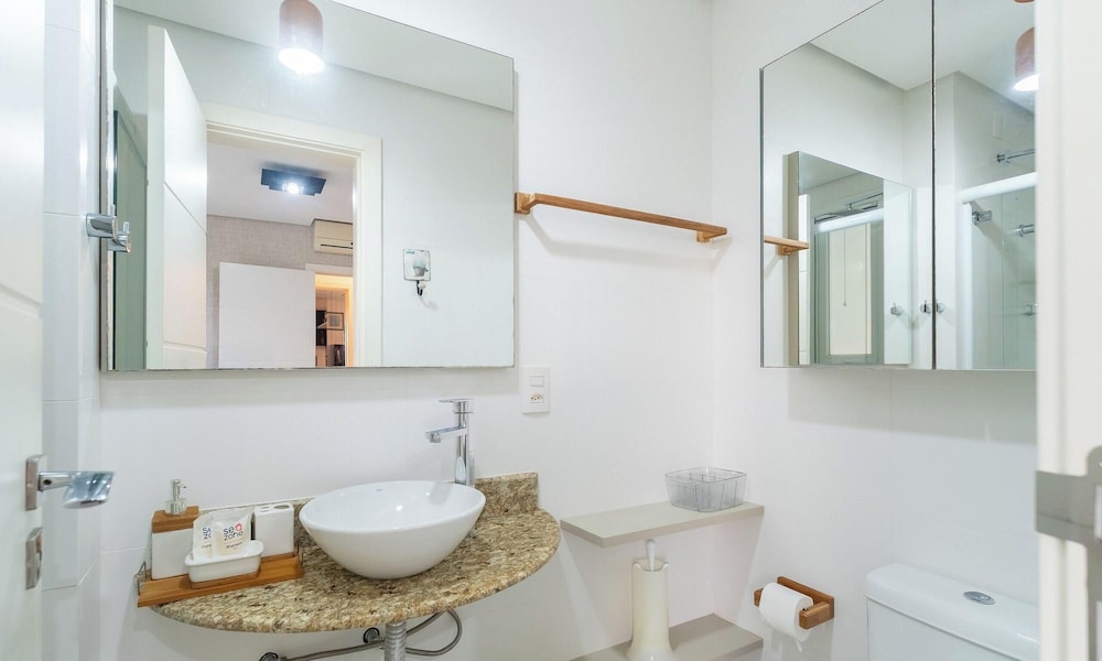 Apt w/ Grill 800m From the Beach, Jurere Sca0208