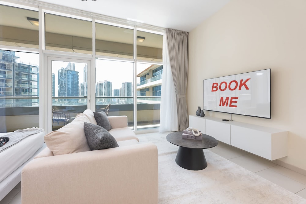 Minimalist and Modern Studio in Business Bay