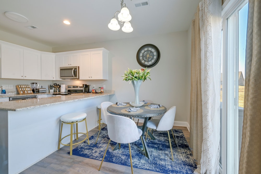 5 Mi to Charlotte Motor Speedway: Cozy Townhome