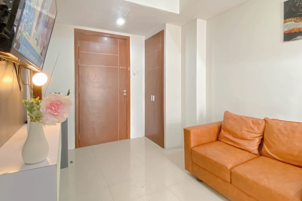 Minimalist 1Br Apartment At Vittoria Residence