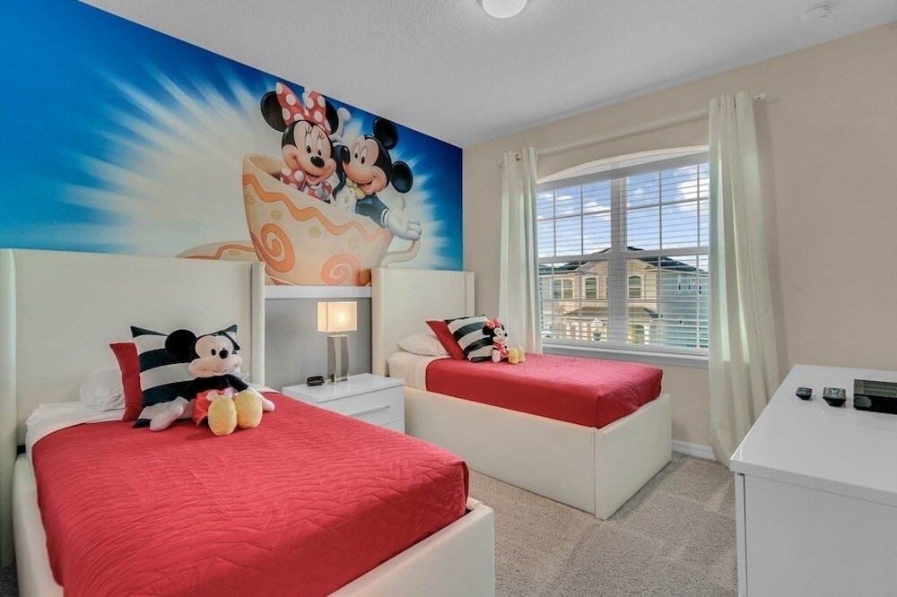 5 Bedrooms S / Solara Home by RedAwning view 3