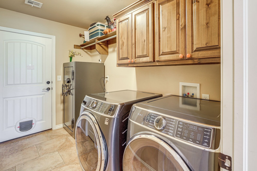 Tulsa Area Retreat w/ Trail Access + Private Patio