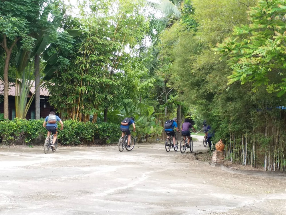 Kaengkrachan Boathouse Paradise Resort