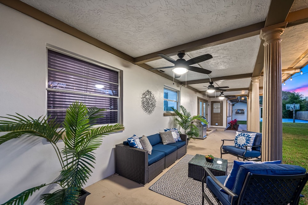 Luxury Retreat: Pool, Games, Basketball & More!