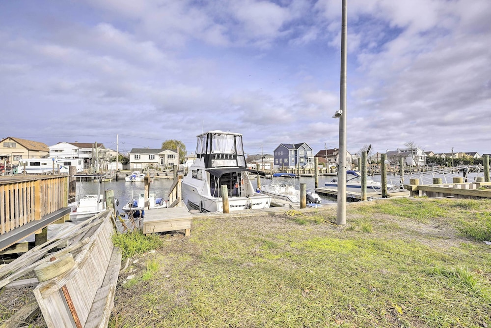 Island Park Couple's Escape 1 Mi to Beach! - Property Image 3