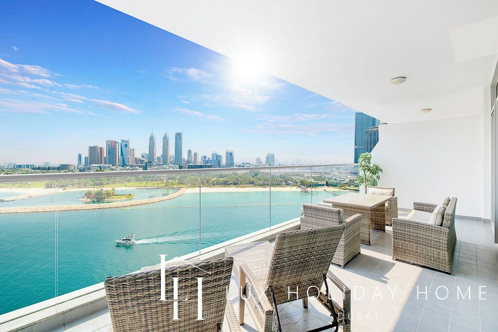 LUX Holiday Home - Azure Residence 1