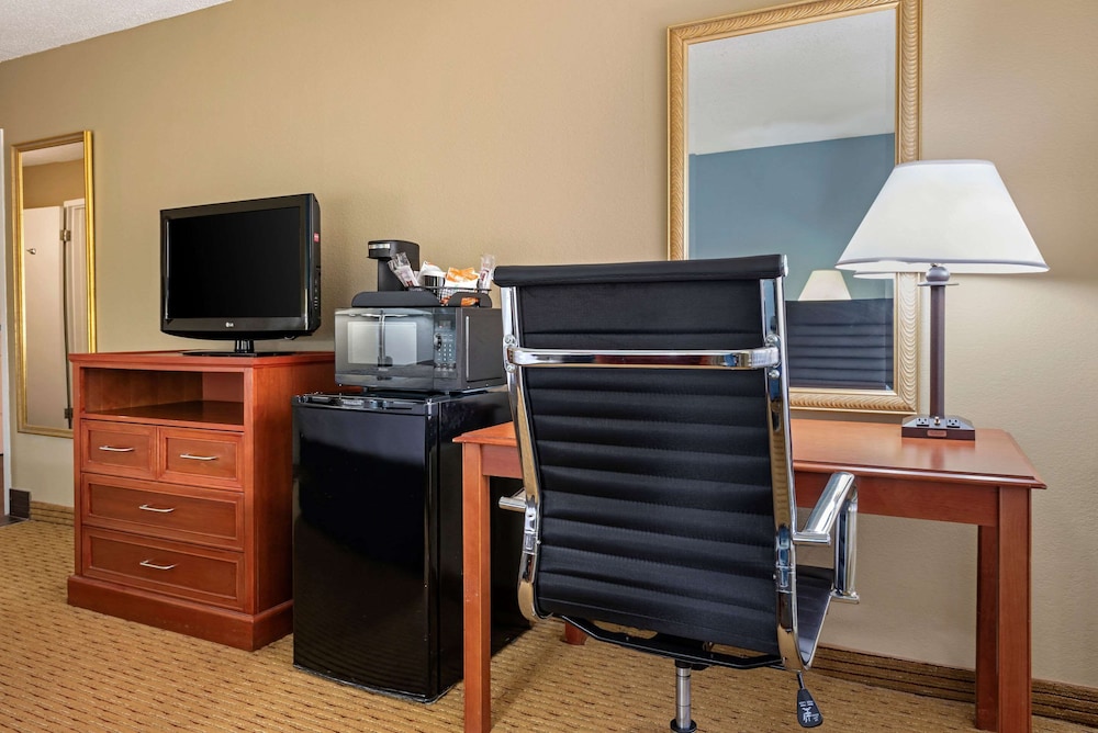 Lexington Vacations - Clarion Hotel Conference Center - North - Property Image 116