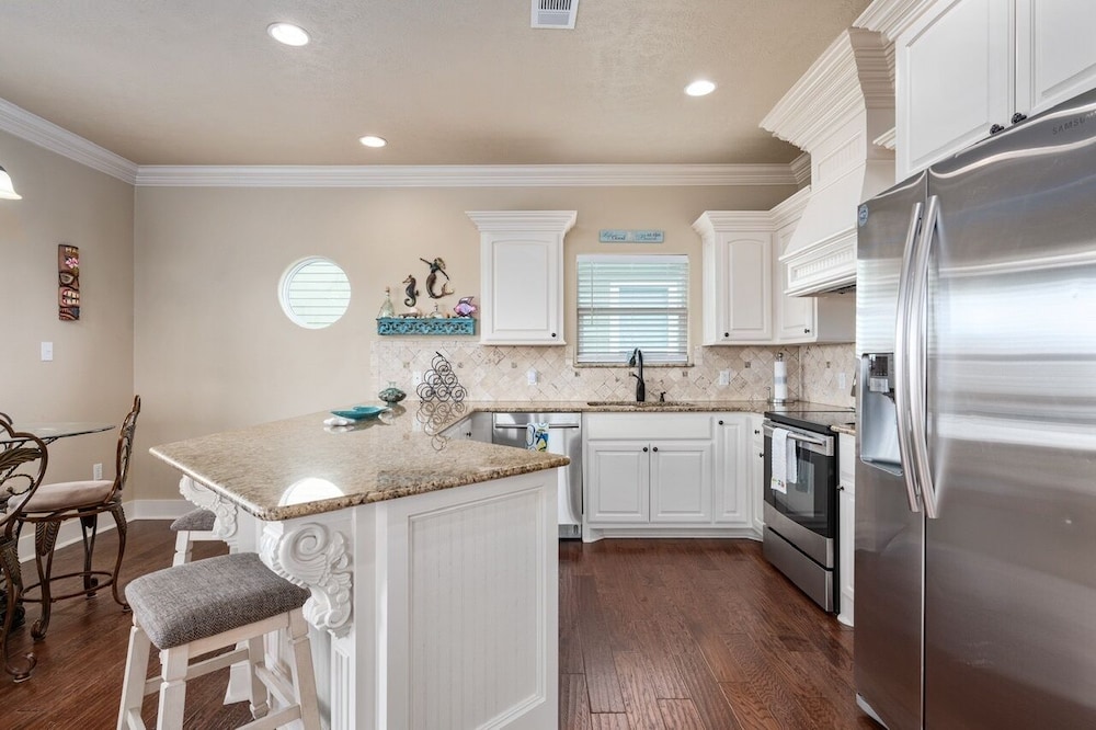 Pelicans Landing 2 Bedroom Home by RedAwning