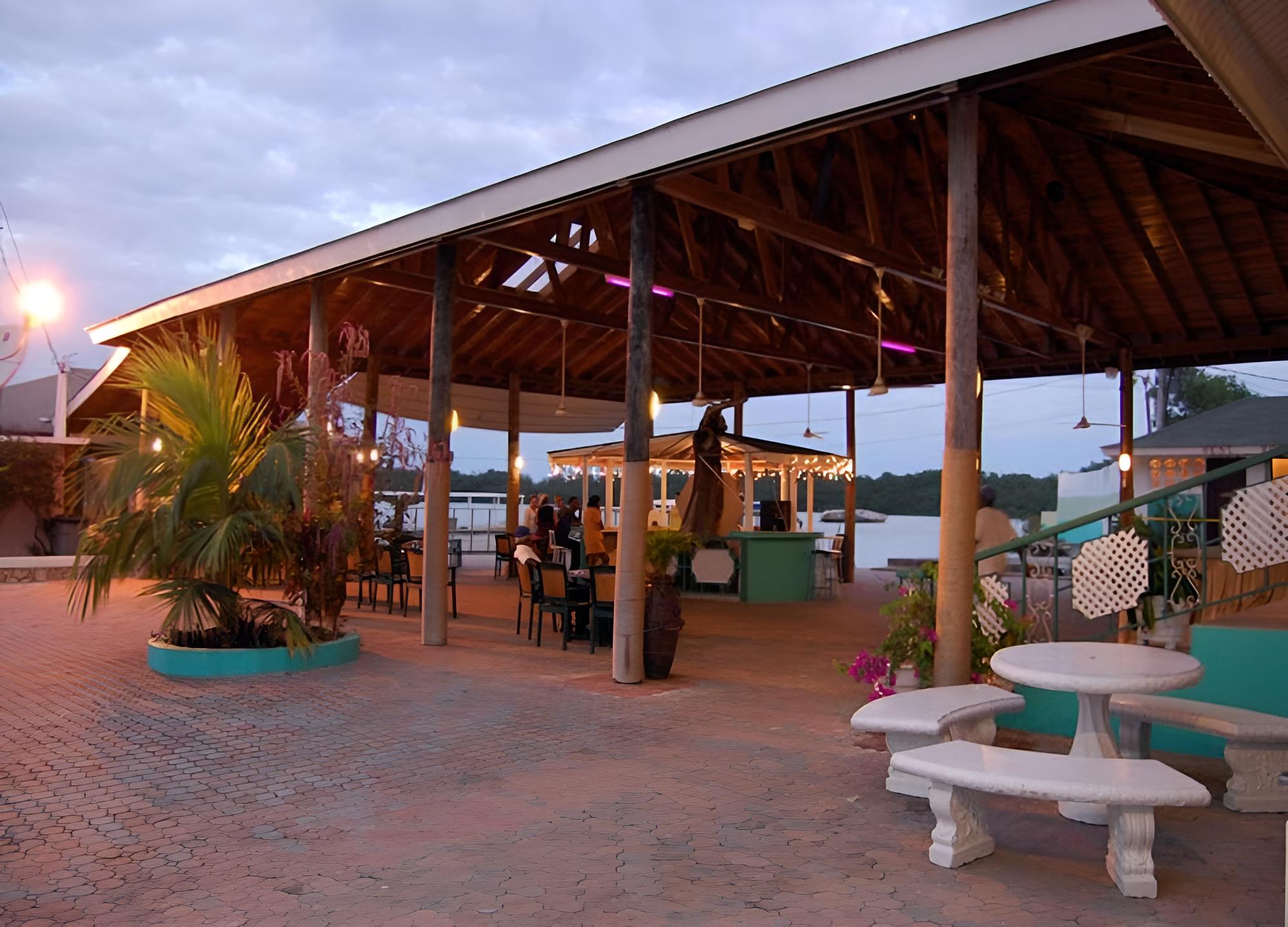 Glistening Waters Hotel — photo 5