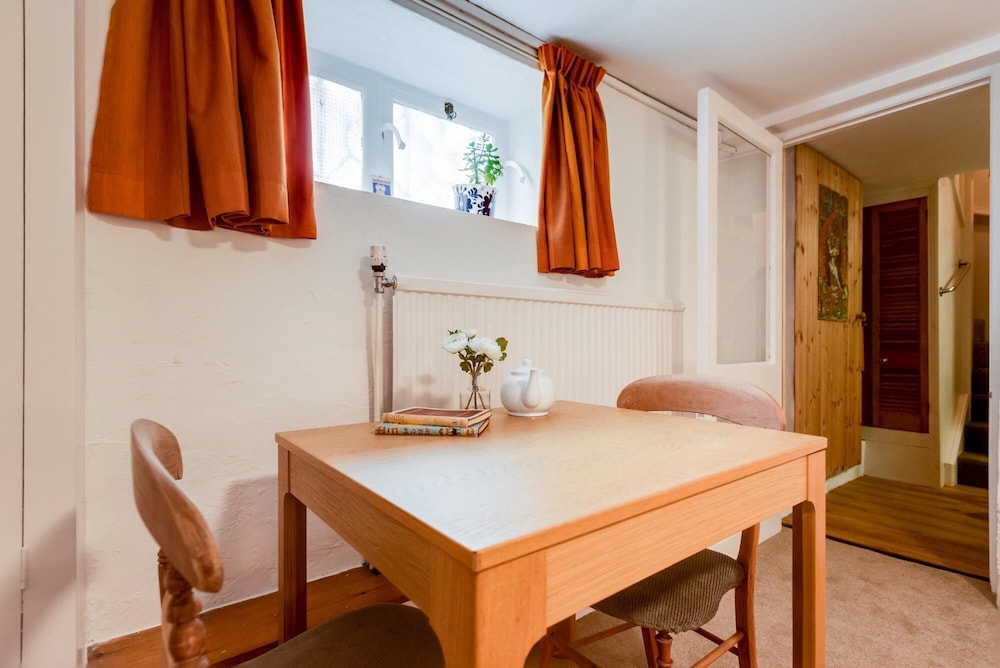 Oxford Vacations - The Summertown Studio 1 Bedroom Kitchenette - Property Image 17