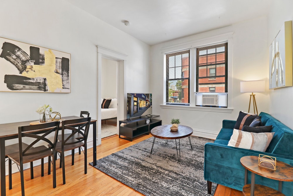 Stylish 2BR - Clark 2