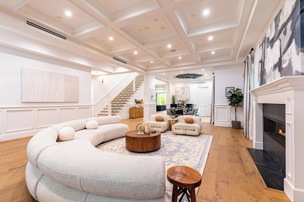 Otis Ave - Modern Farmhouse Retreat w/ Pool, Spa & Luxe Interiors