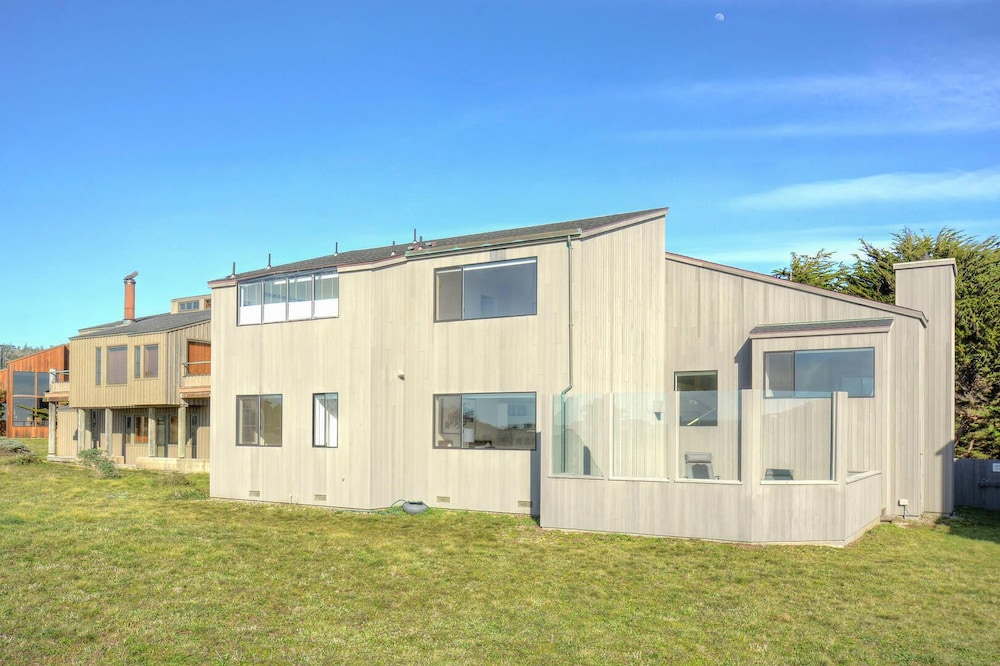 Neel Nirvana Deck w/ BBQ & Community Pool! view 3