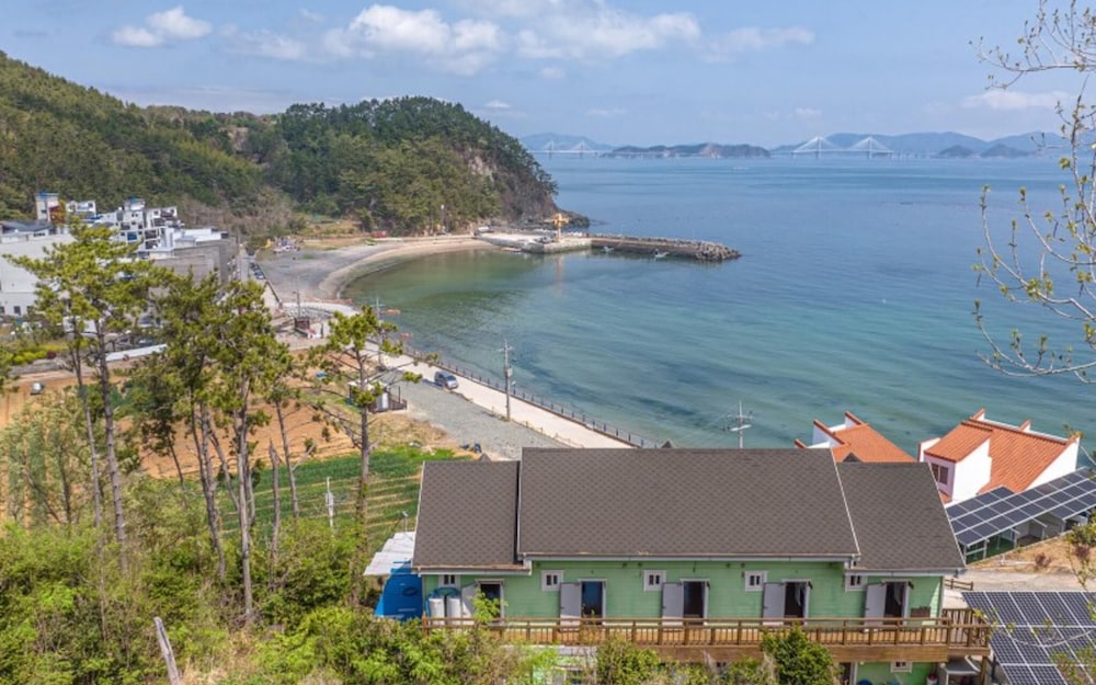 Geojedo Ocean View Dumo Mongdol Pension