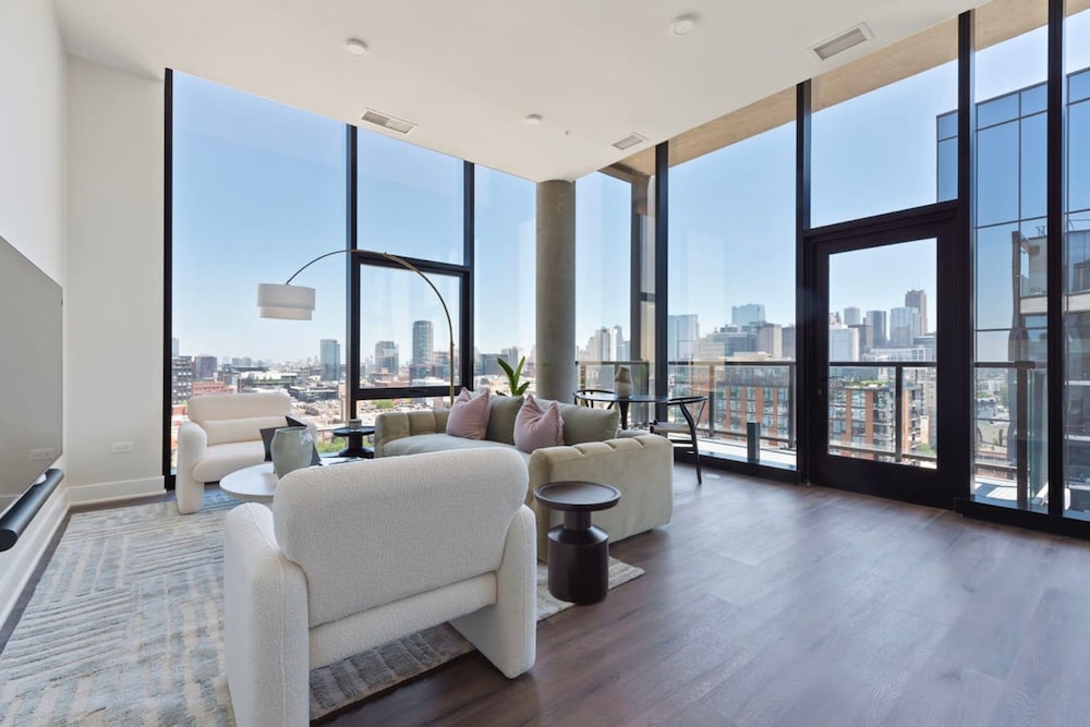 Fulton Market Penthouse 4BR Family Fun Views