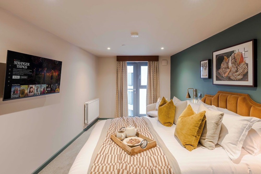 Waterside Living I Luxe Apartments