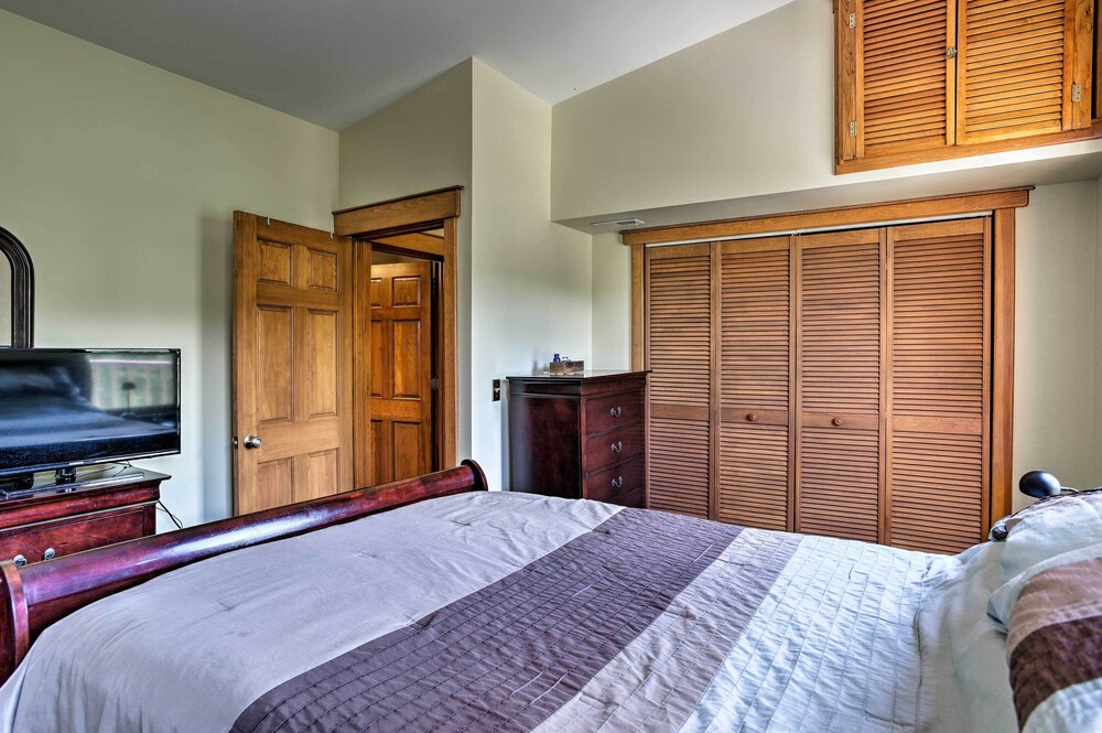 Cozy Home w/ Deck & Mtn Views, Walk to Casinos view 2