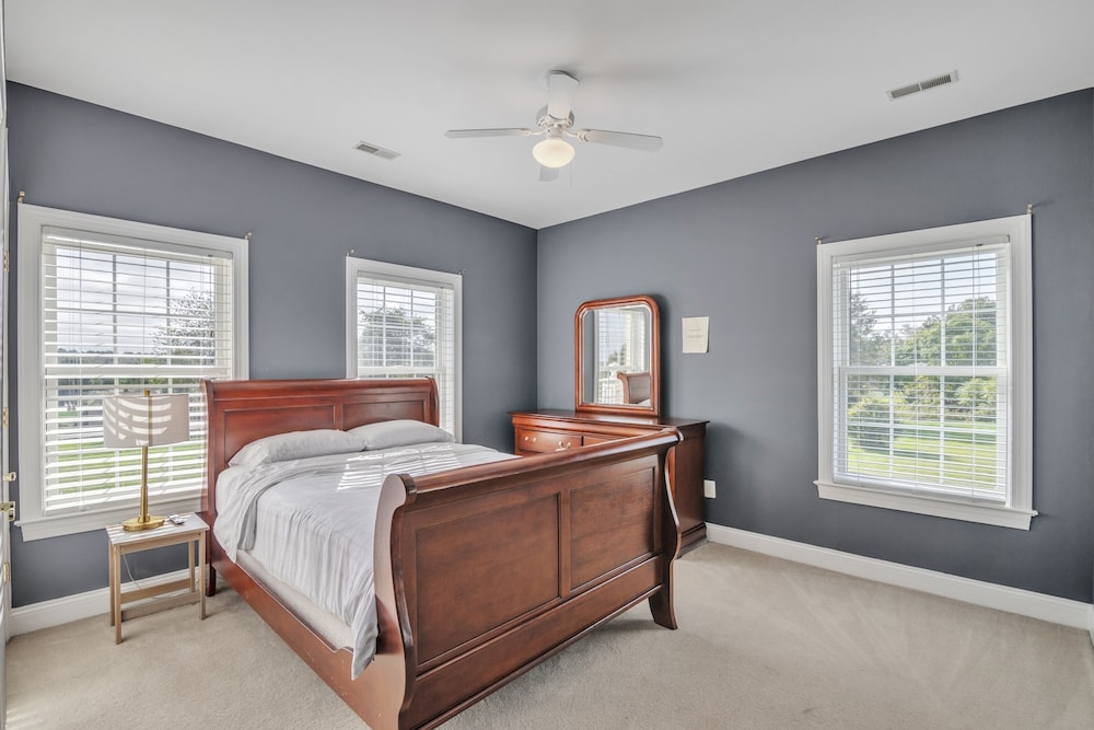 Bull Run Estate: Luxury Retreat W/ Scenic Views 6 Bedroom Home by RedAwning view 3