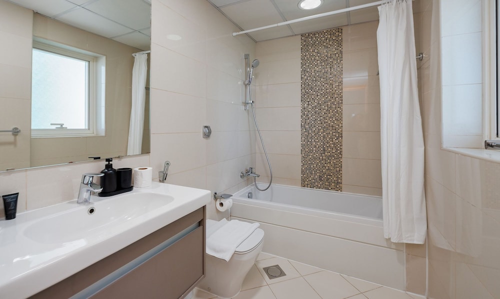 Premium 2BR Apt w Marina Views