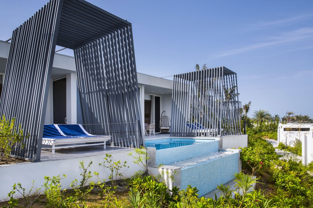 Nurai Island Resort