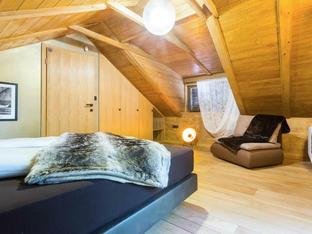 Amazing Chalet with Private Garden, Hot Tub, Sauna, Great Location by the River view 5