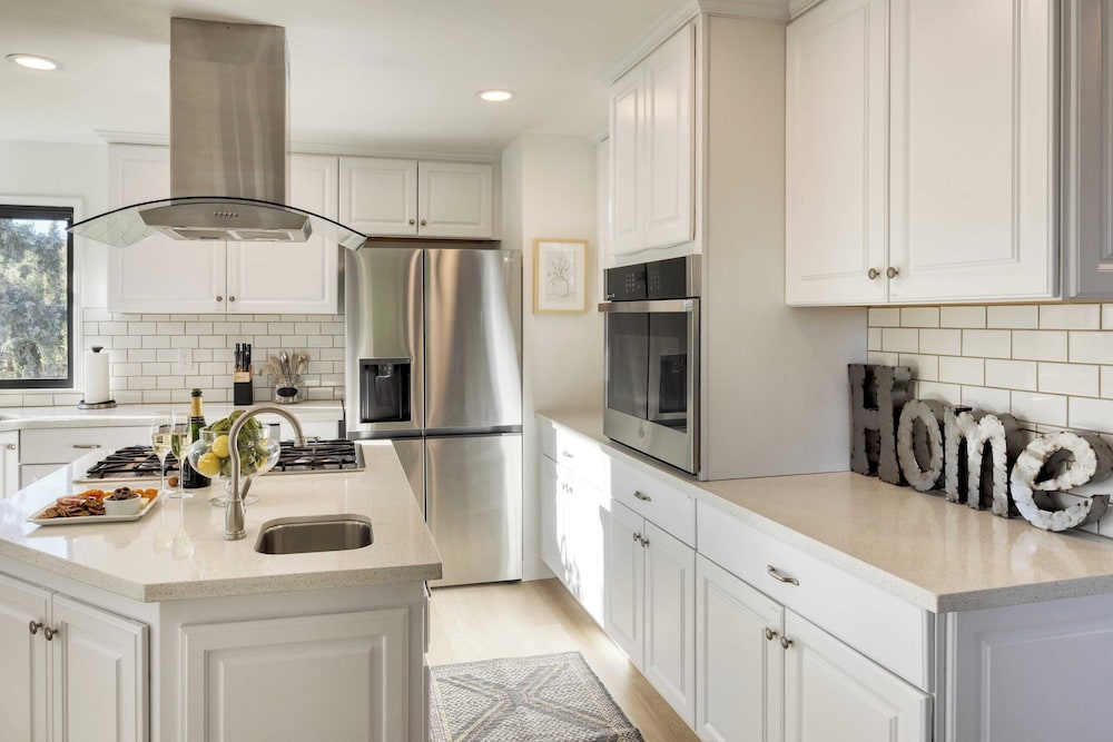 Terrace Hill Modern Paso Robles Escape Near Wineries, Dining, and Hot Springs