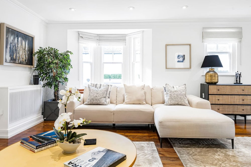 4-bed House Next To Harrods Pont Street Mews