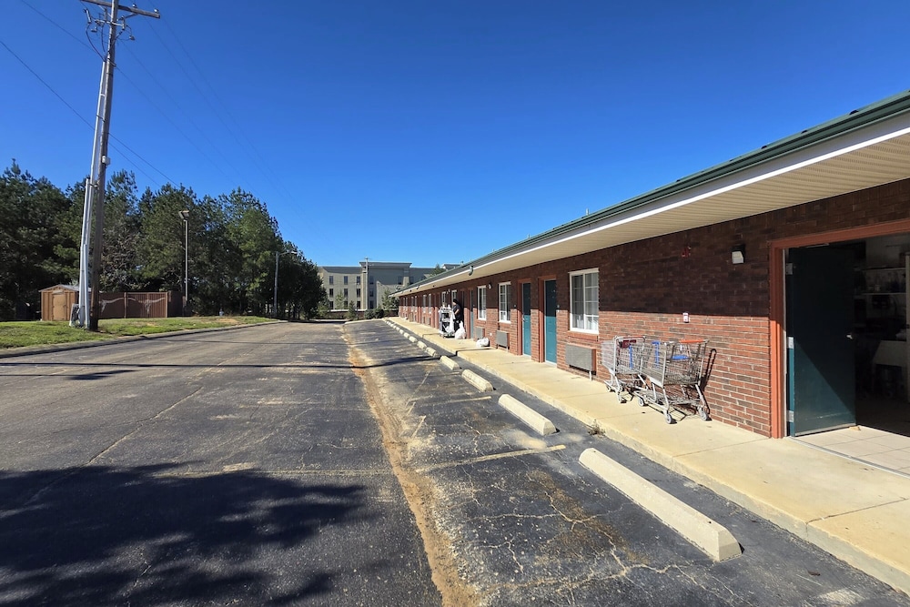 Deerfield Inn McComb I-55