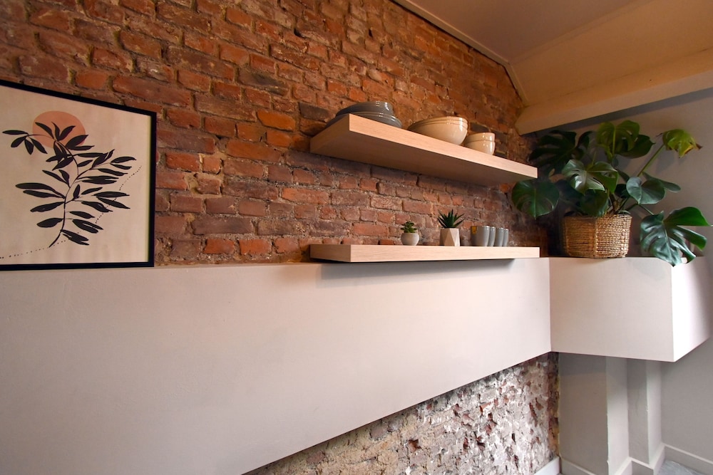 Up too 8- 10 Persons Stay in Antwerp view 2