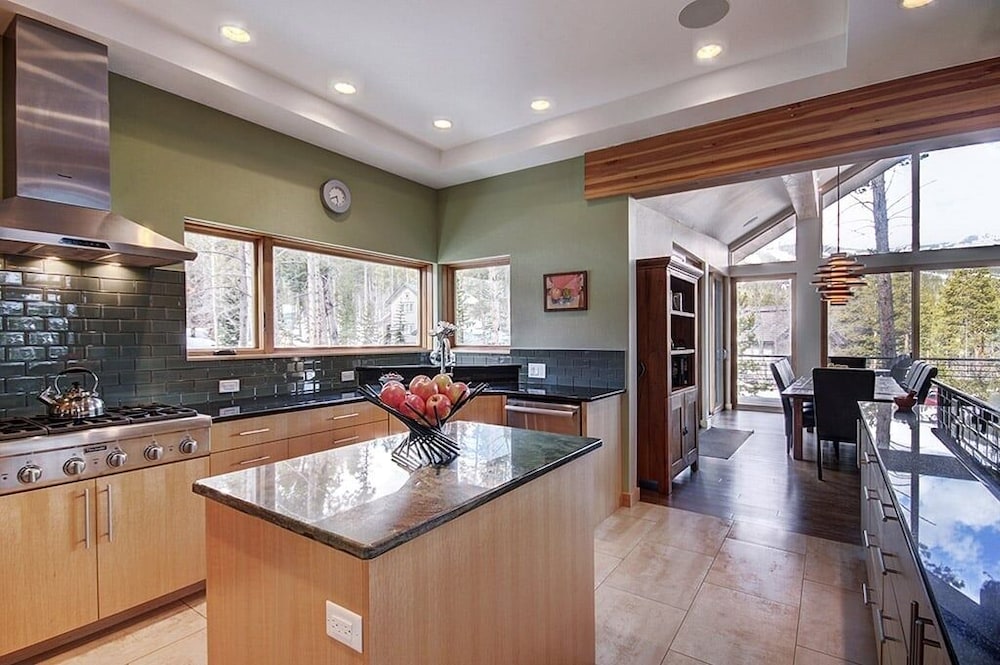 Cloud 4 Bedroom Home by RedAwning