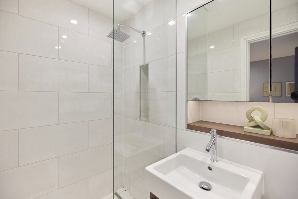The Westbourne Park Place - Elegant 3bdr Flat
