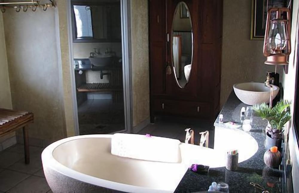 Zenzele River Lodge