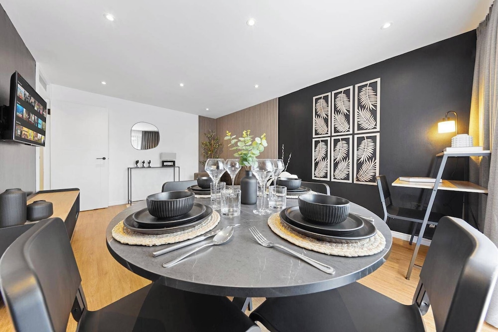 Unique 2BR Finchley Flat Sleeps 5