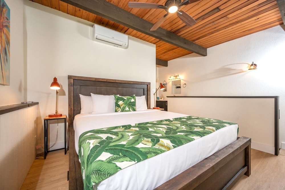 Napili Point 4 Free Rental Cars KBM Resorts Water Front 4 Units, 7 Bedrooms Ml-2444