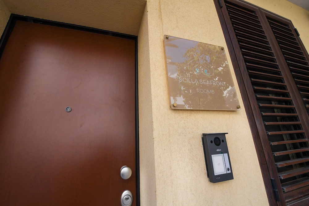 Scilla SeaFront Rooms