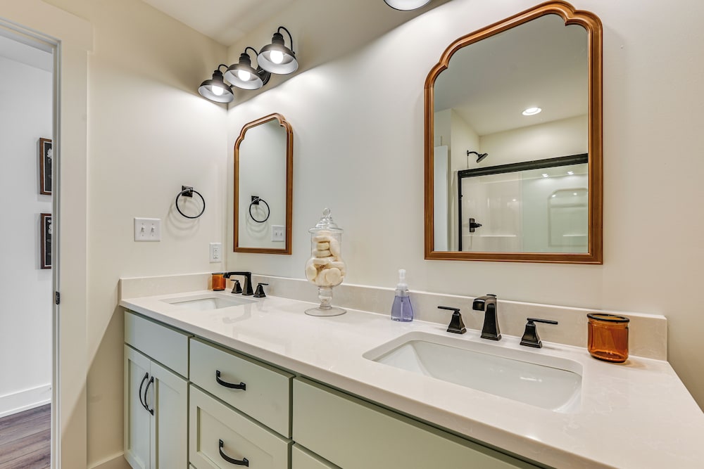 Spacious Home in Paradise Grove Nolin Lake!
