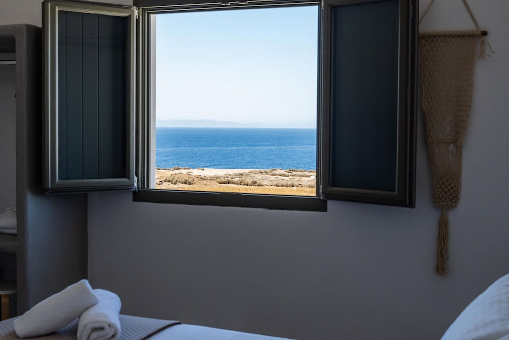 Amethyst Luxury Suites - Oia Junior Suite