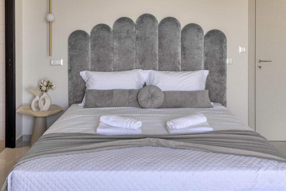 Elira Luxury Villa - With Private Pool