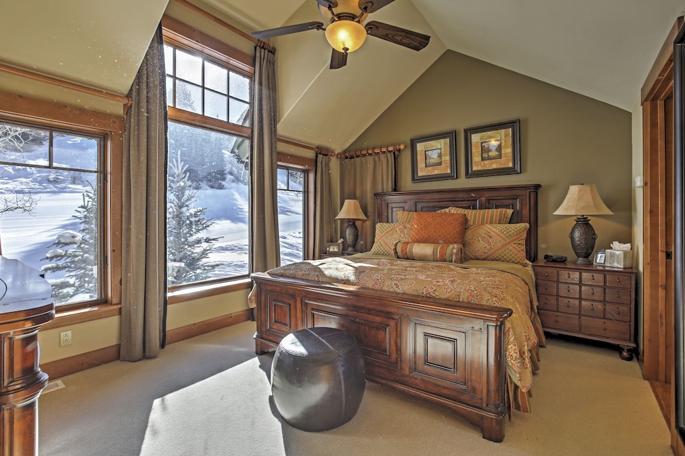 Ski-in/out Townhome w/ Hot Tub by Arrow Bahn Lift! view 4