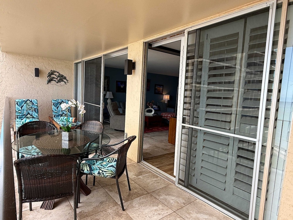 Whale Watching From Your Lanai - Tropical Oceanfront 2-2 in West Maui
