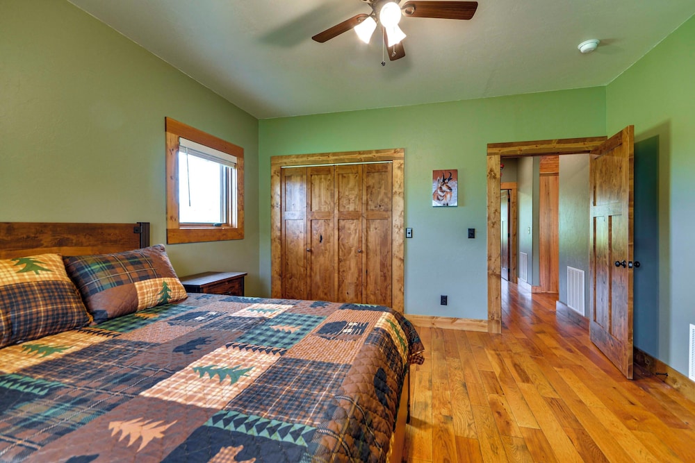 Spacious Cody Townhome: Private River Access!